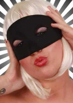 Zwarte oogmaskertjes